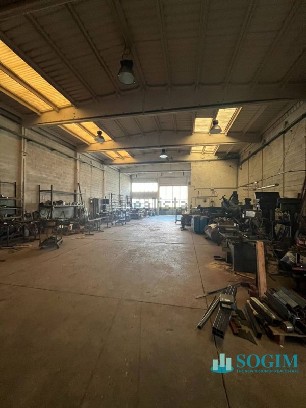 capannone in vendita a Rosate