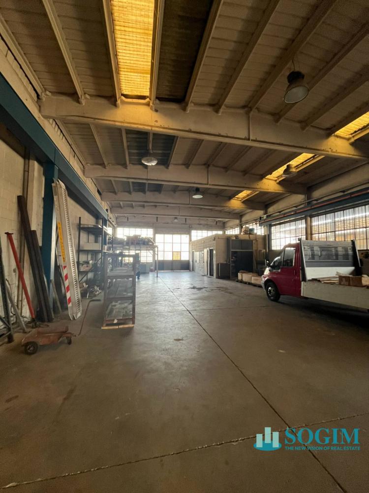 capannone in vendita a Rosate