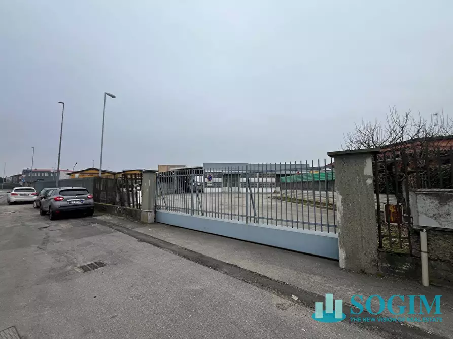 capannone in vendita a Rosate