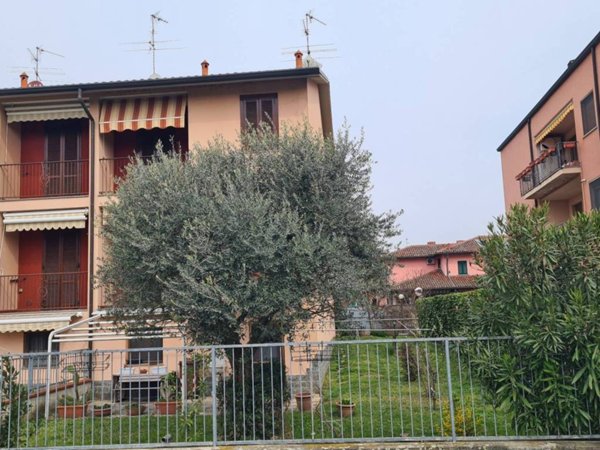 casa indipendente in vendita a Rosate