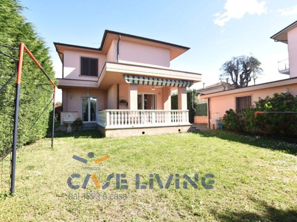 casa indipendente in vendita a Rosate