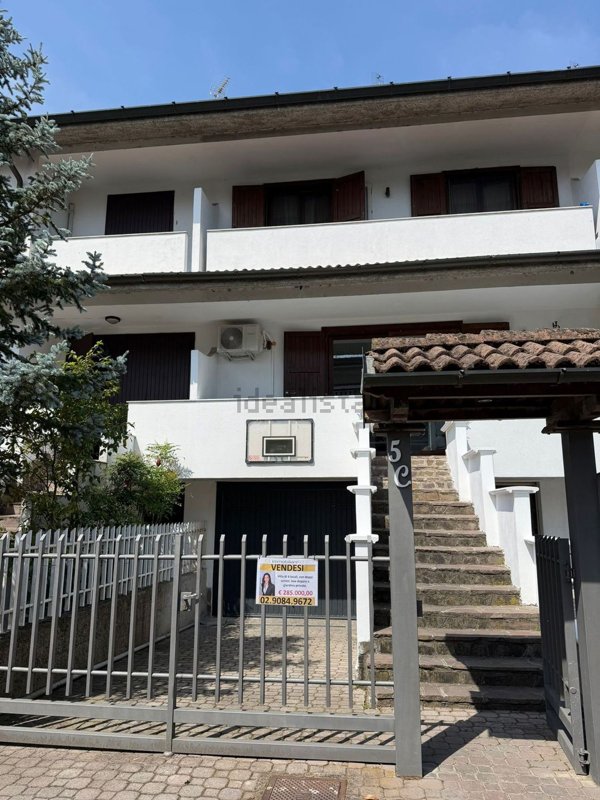 casa indipendente in vendita a Rosate