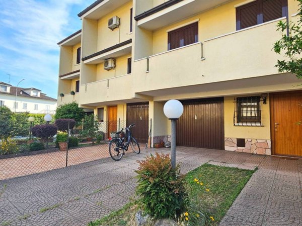 casa indipendente in vendita a Rosate