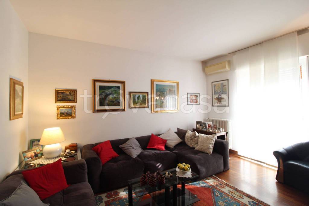 appartamento in vendita a Rozzano in zona Cassino Scanasio