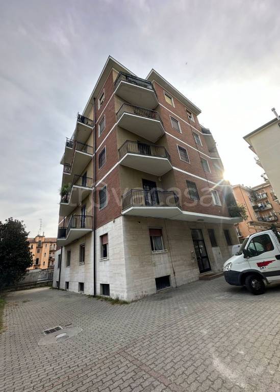 appartamento in vendita a Rozzano in zona Quinto Stampi