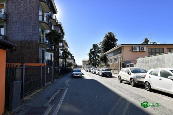 locale di sgombero in vendita a Rozzano in zona Valleambrosia