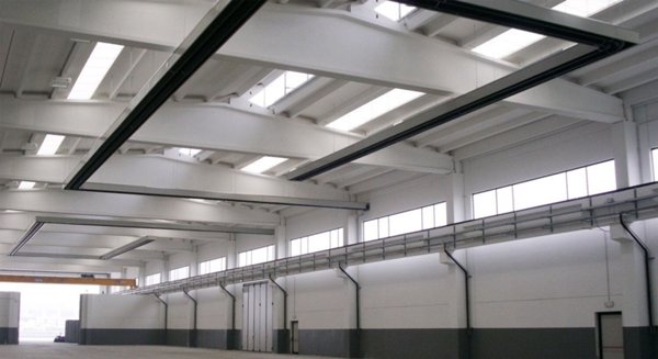locale commerciale in vendita a Rozzano