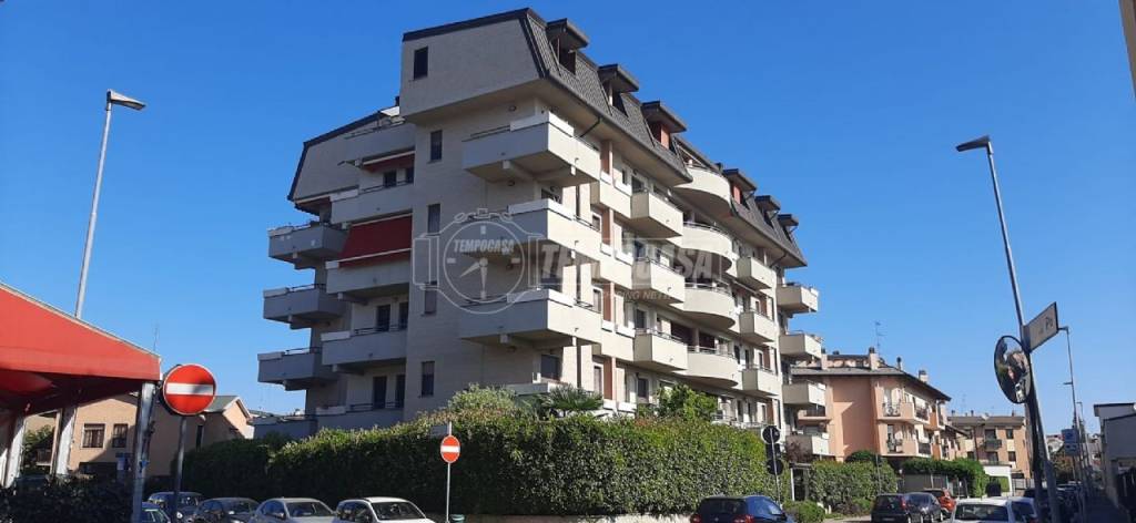 appartamento in vendita a Rozzano in zona Quinto Stampi