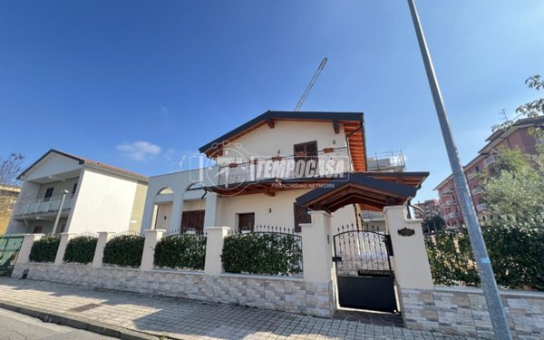 casa indipendente in vendita a Rozzano
