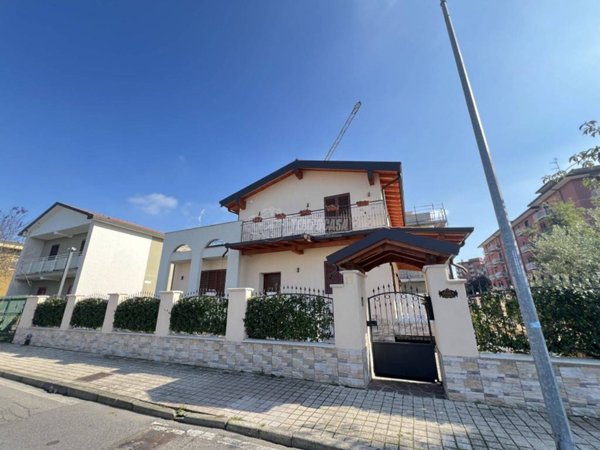 casa indipendente in vendita a Rozzano