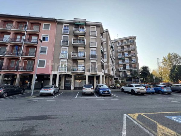 negozio in vendita a Rozzano