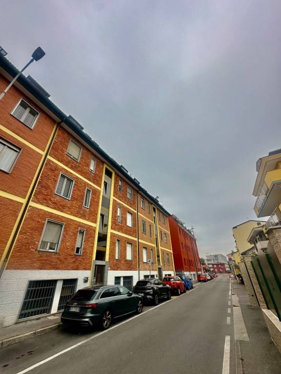 appartamento in vendita a Rozzano in zona Valleambrosia