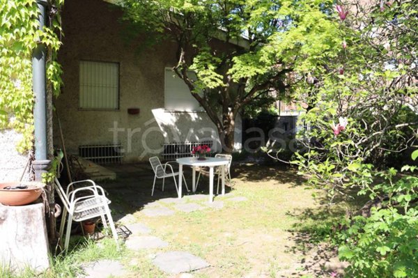 casa indipendente in vendita a Rozzano in zona Quinto Stampi