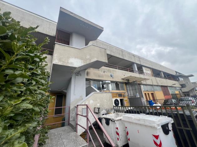 negozio in vendita a Rozzano