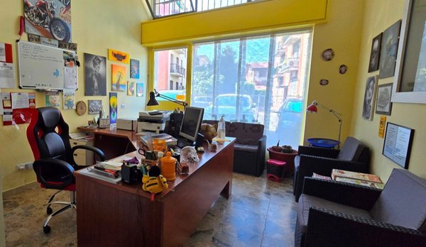 locale commerciale in vendita a Rozzano