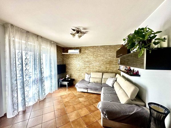 appartamento in vendita a Rozzano in zona Valleambrosia
