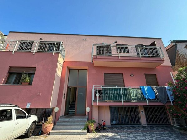 appartamento in vendita a Rozzano in zona Quinto Stampi