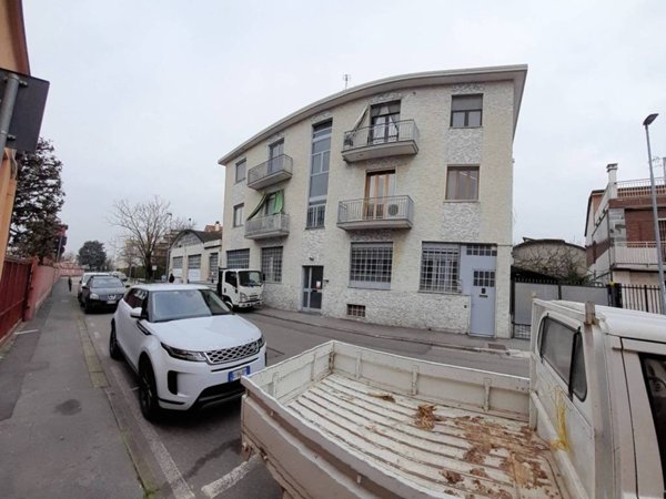 appartamento in vendita a Rozzano in zona Quinto Stampi