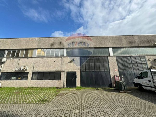 capannone in vendita a Rozzano in zona Valleambrosia