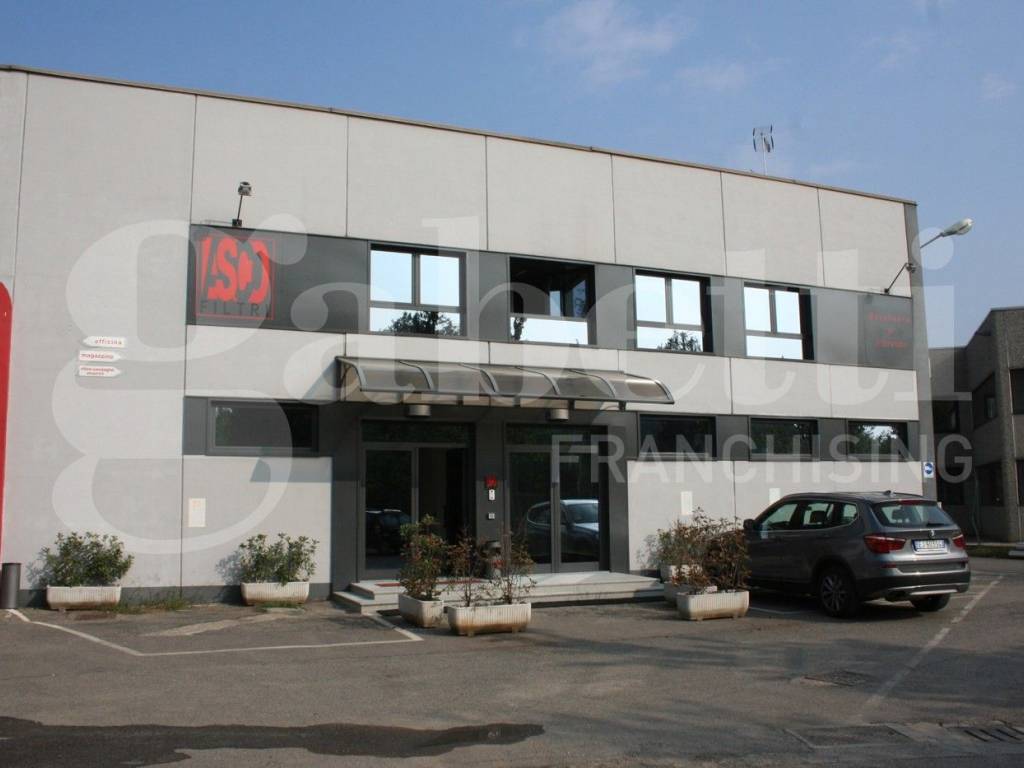 locale commerciale in vendita a Rozzano