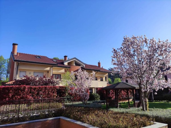 casa indipendente in vendita a Rozzano in zona Quinto Stampi