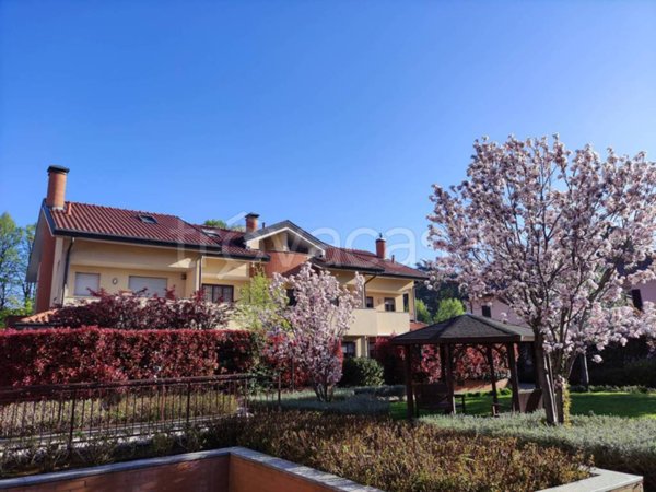 casa indipendente in vendita a Rozzano in zona Quinto Stampi