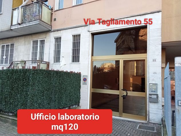 ufficio in vendita a Rozzano in zona Quinto Stampi