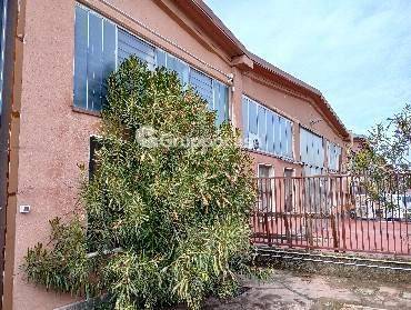 locale commerciale in vendita a Rozzano in zona Quinto Stampi