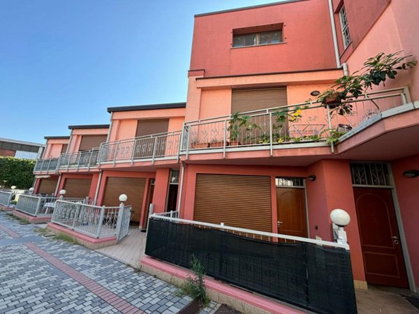 appartamento in vendita a Rozzano in zona Quinto Stampi