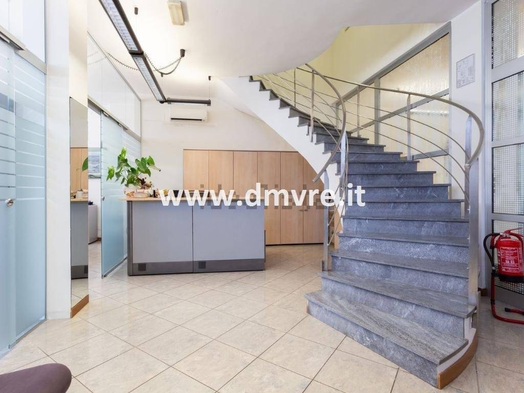 ufficio in vendita a Rozzano in zona Quinto Stampi