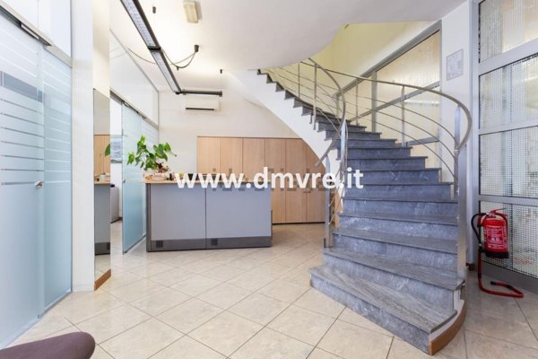 ufficio in vendita a Rozzano in zona Quinto Stampi