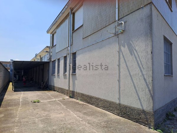 capannone in vendita a Rozzano in zona Quinto Stampi