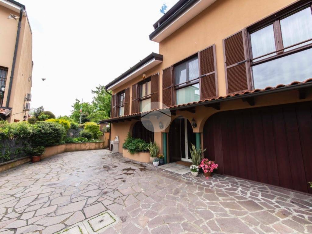 casa indipendente in vendita a Rozzano