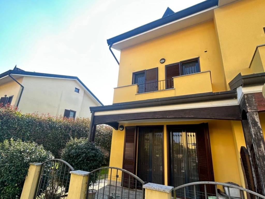casa indipendente in vendita a Rozzano
