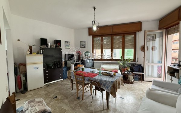 appartamento in vendita a Rozzano in zona Quinto Stampi