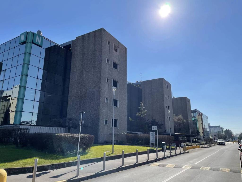 ufficio in vendita a Rozzano in zona Quinto Stampi
