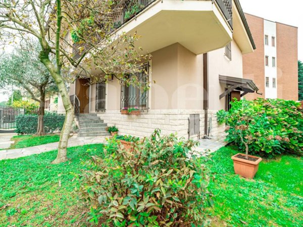 casa indipendente in vendita a Rozzano