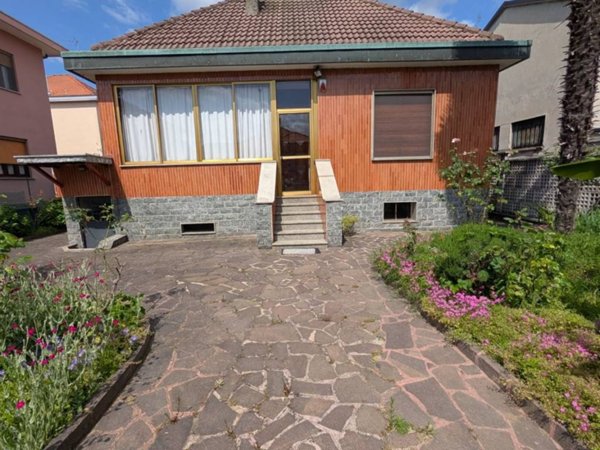 casa indipendente in vendita a Rozzano