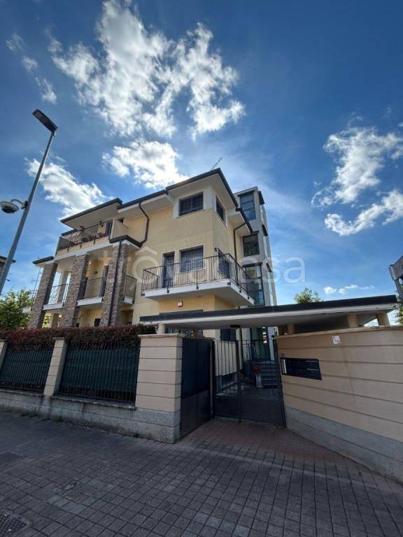 appartamento in vendita a Rozzano