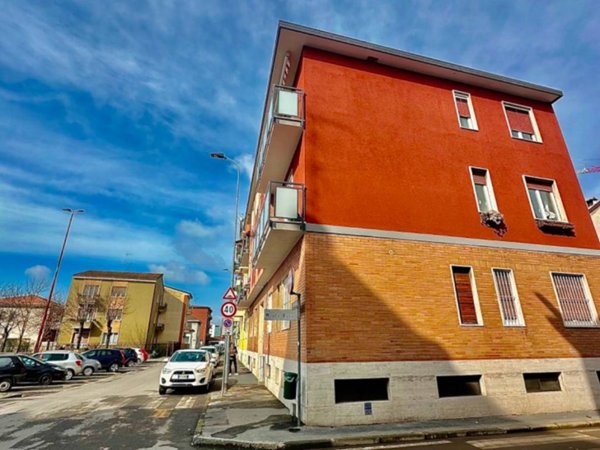 locale commerciale in vendita a Rozzano