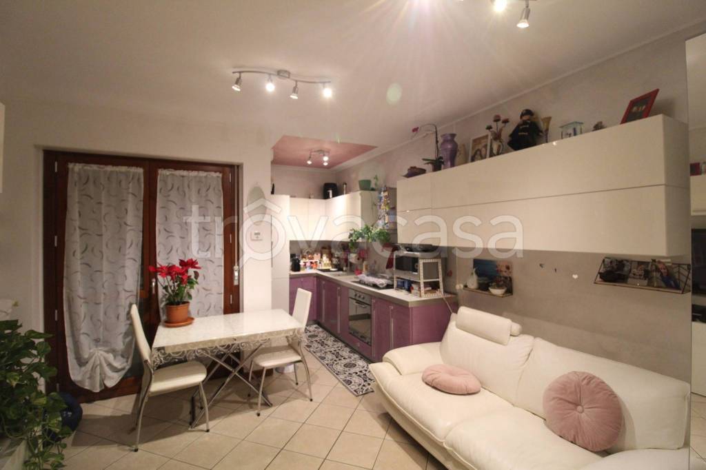appartamento in vendita a Rozzano in zona Valleambrosia