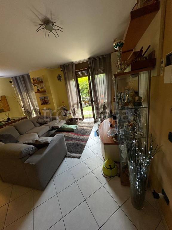appartamento in vendita a Rozzano in zona Quinto Stampi