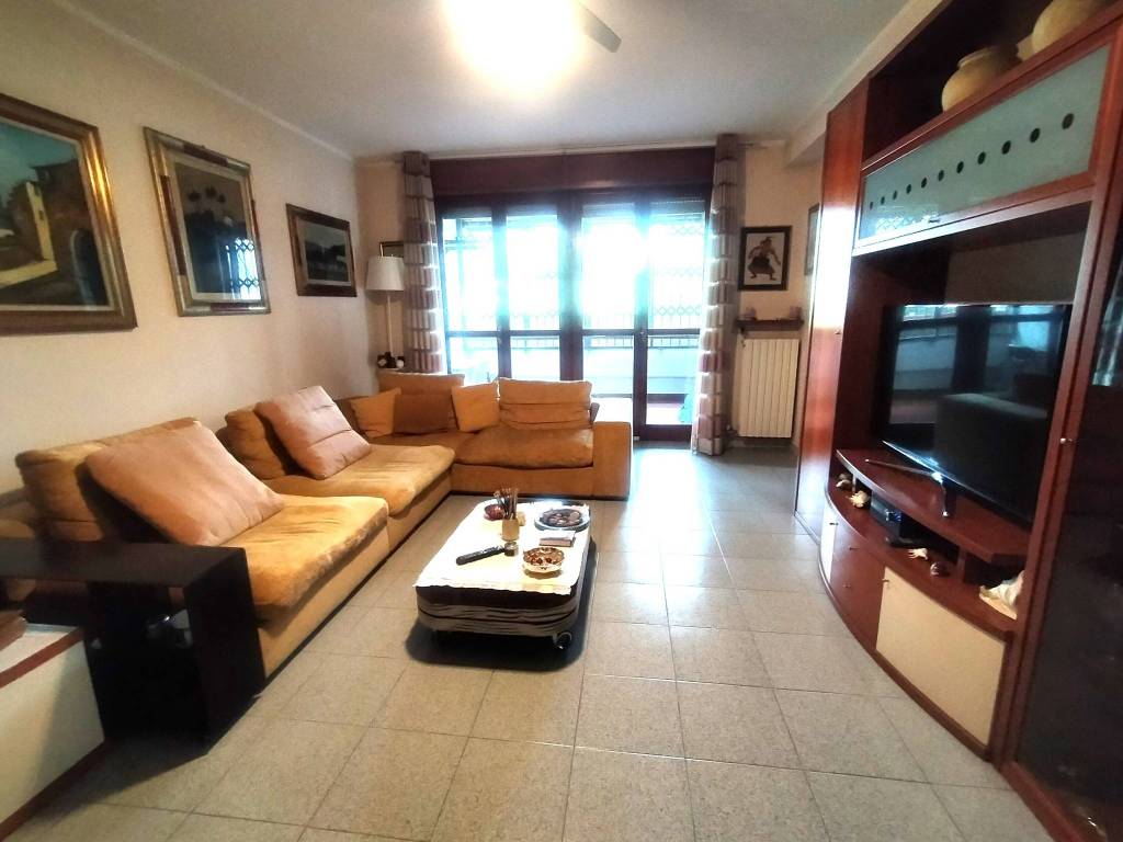 appartamento in vendita a Rozzano in zona Valleambrosia