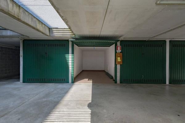 negozio in vendita a Rozzano