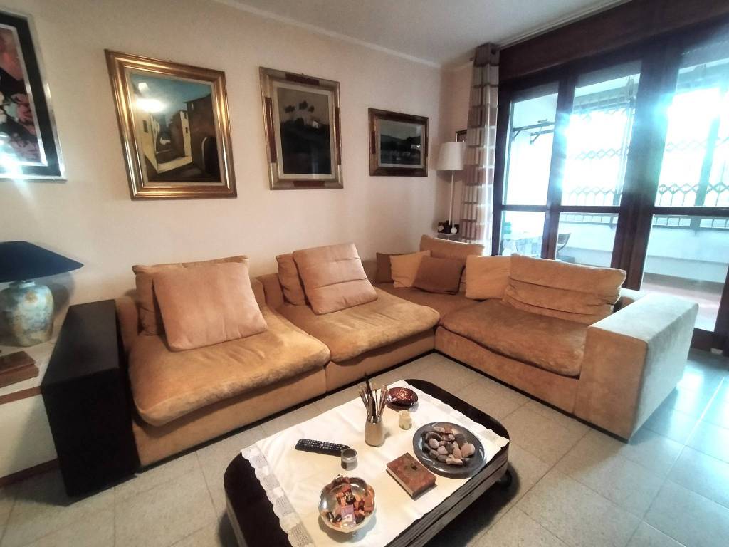 appartamento in vendita a Rozzano in zona Valleambrosia