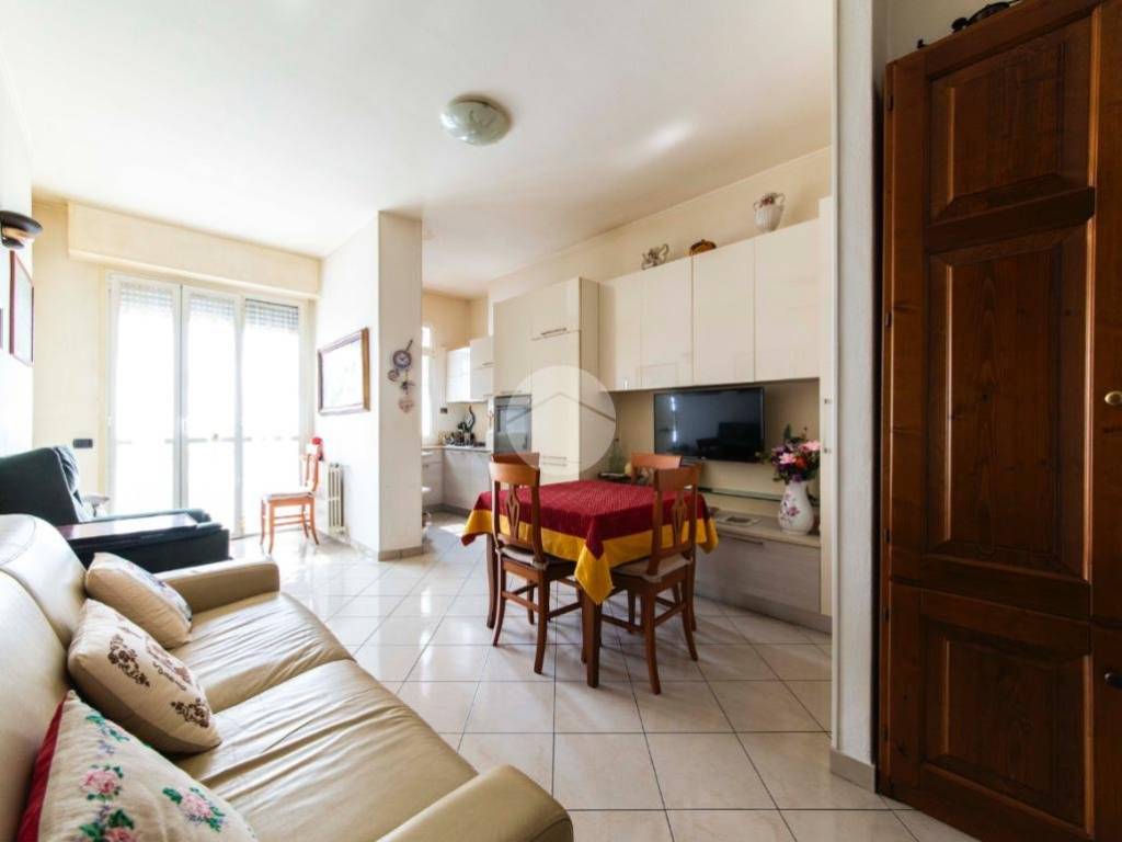 appartamento in vendita a Rozzano in zona Quinto Stampi