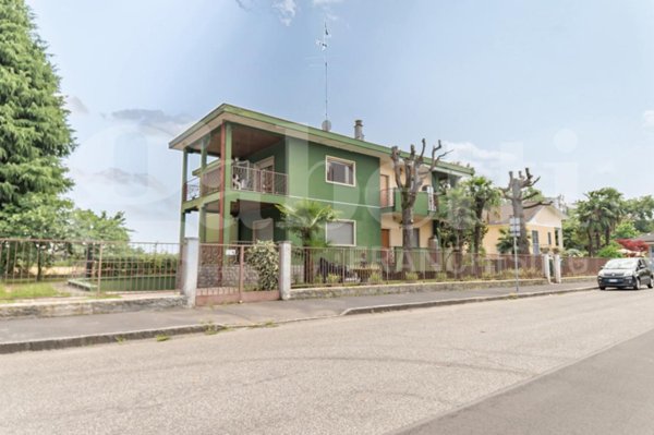 casa indipendente in vendita a Rozzano in zona Pontesesto