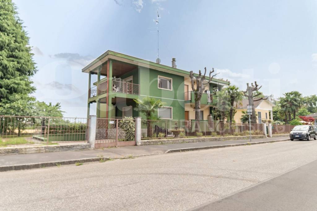 casa indipendente in vendita a Rozzano in zona Pontesesto