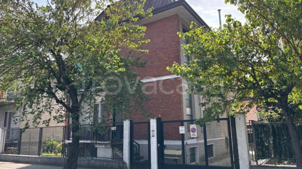 appartamento in vendita a Rozzano in zona Quinto Stampi