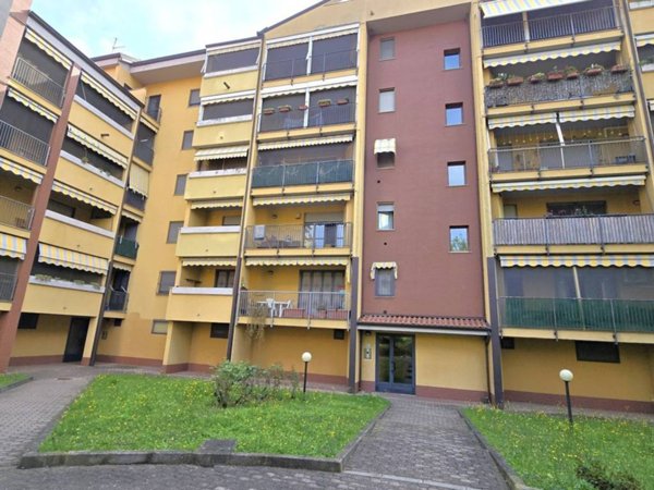 appartamento in vendita a Rozzano in zona Quinto Stampi